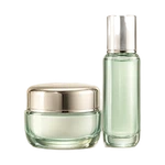 AI-generated illustration of La Mer The Signature Glow Duet; actual packaging may differ.