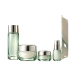 AI-generated illustration of La Mer The Refreshing Mini Miracle Broth™ Collection; actual packaging may differ.